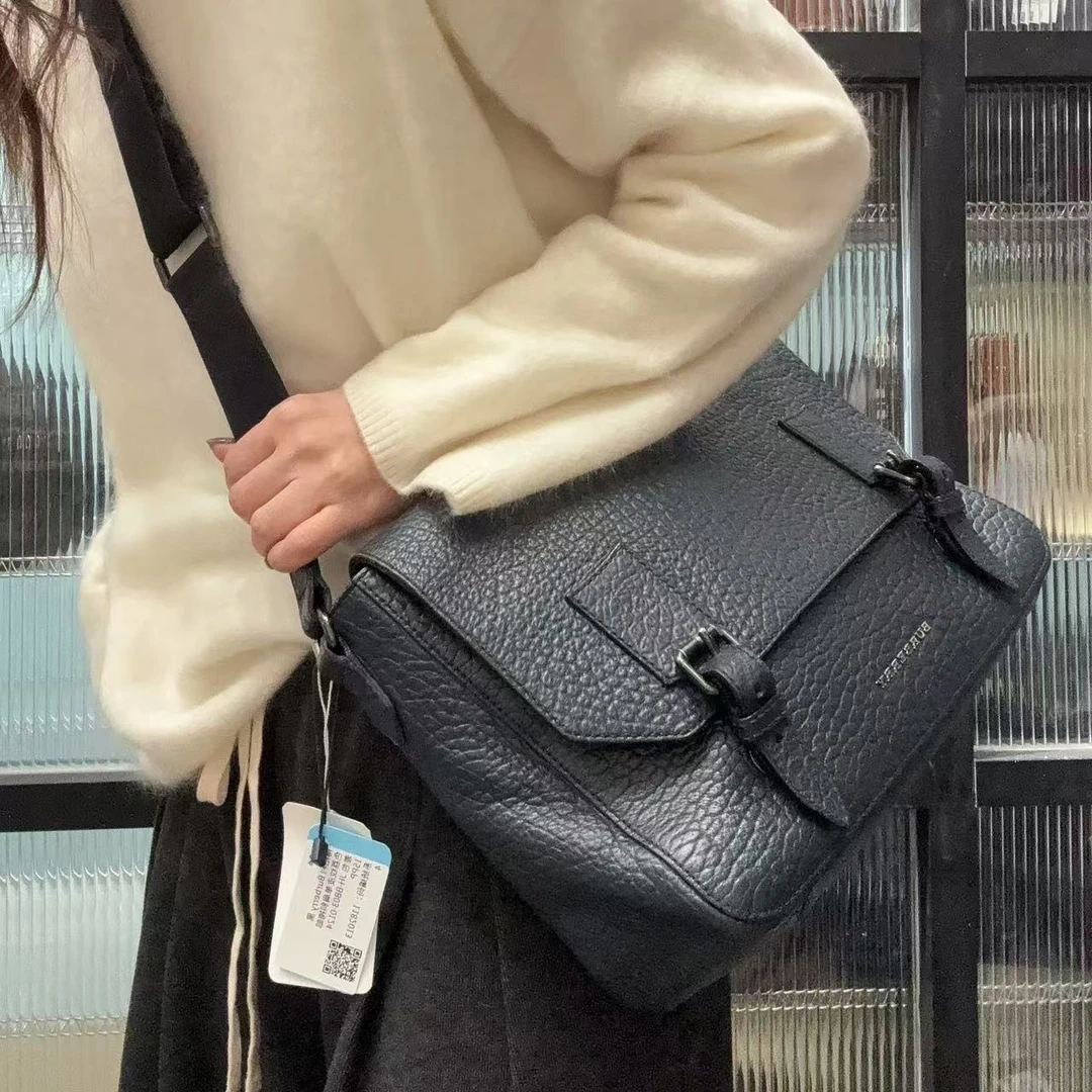 95新 BURBERRY/博柏利 【蕾】03 0124 黑色荔纹单肩斜挎邮差包