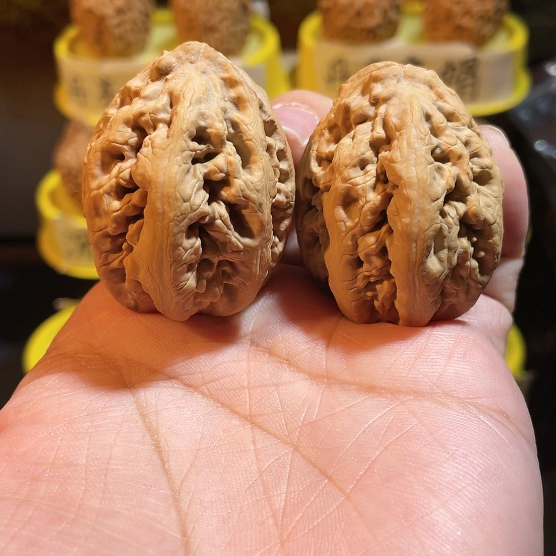 ****律文玩核桃吊坠粗筋王