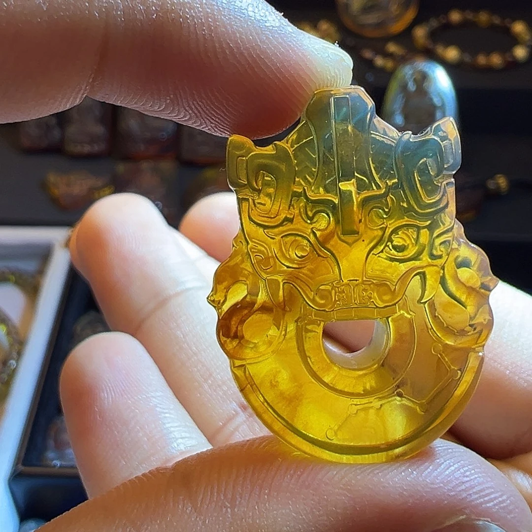 琥珀未镶嵌裸石府上有龙