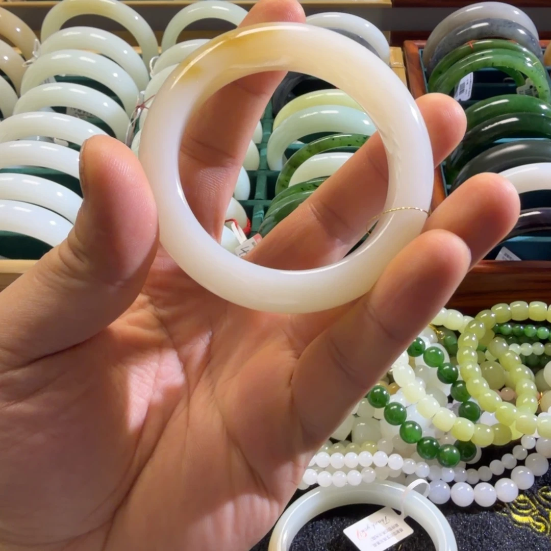 和田玉未镶嵌手镯