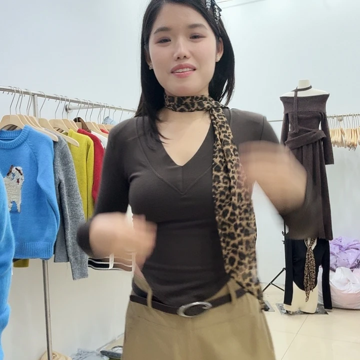 咖色收腰上衣带飘带