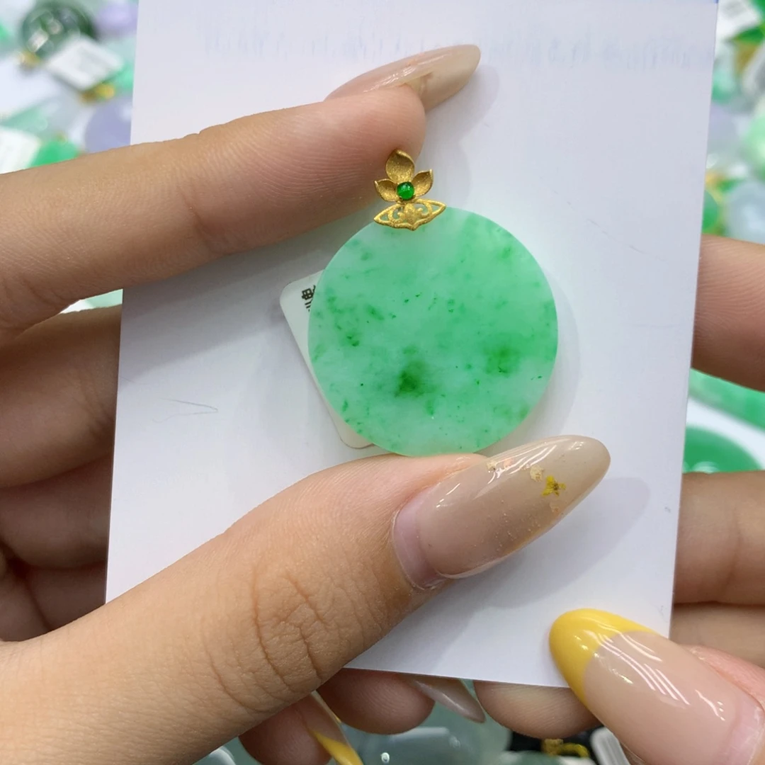 翡翠18K金镶嵌颈饰