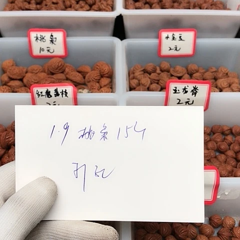 桃核吊坠青****板龙纹桃核的搭配