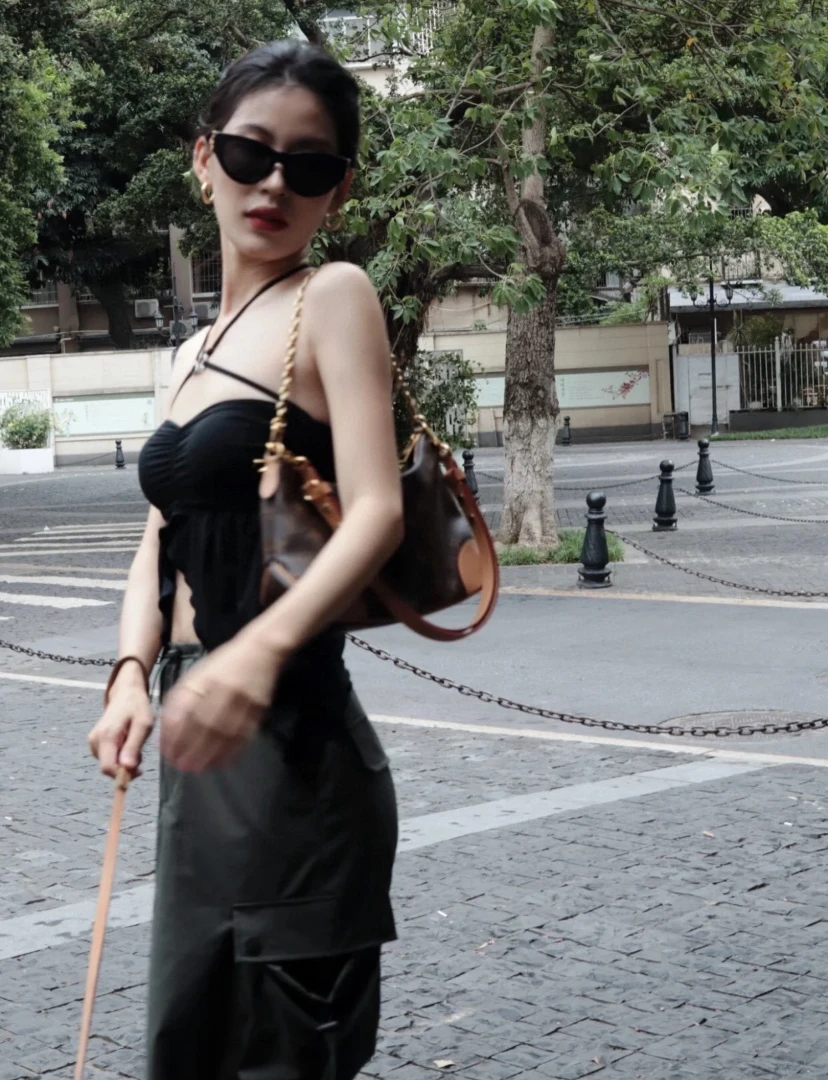 时尚潮流女士包包斜挎百搭单肩休闲小众复古肩包（顺丰包邮）