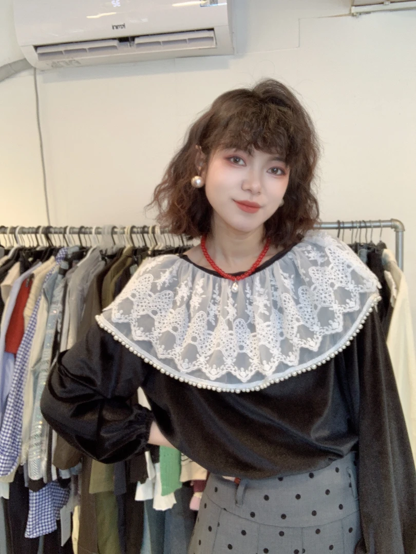 闪家春季新款丝绒大花边领上衣