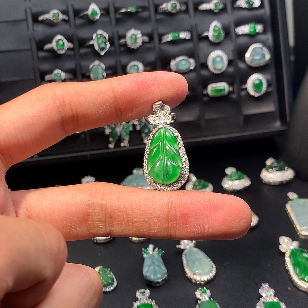 翡翠未镶嵌吊坠(不含链)