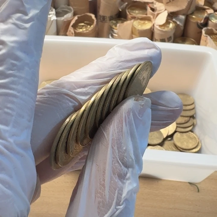 其他普通金属10枚，兰花5的流通品