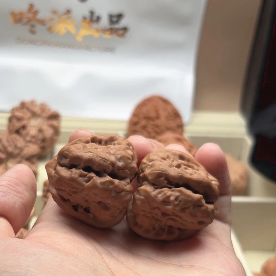 不***洋文玩核桃吊坠37 三角蛙蛤蟆头