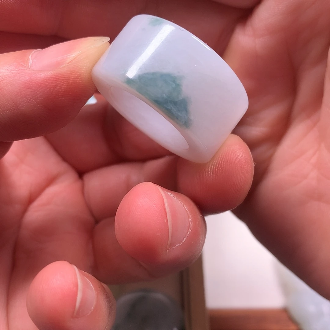 翡翠未镶嵌颈饰扳指