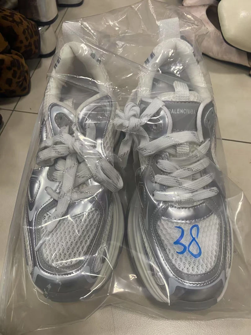 实体倒闭撤下来的瑕疵鞋子，不退换，介意勿拍