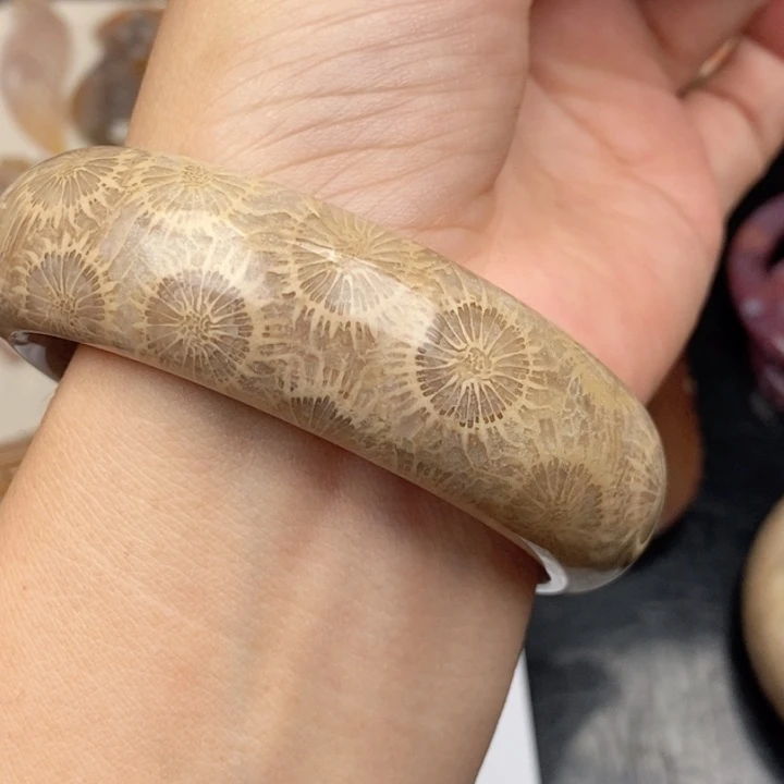 颖***颖硅化玉手镯未镶嵌