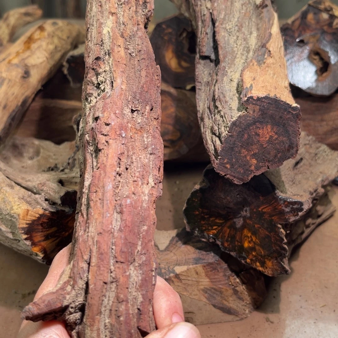 牛***哥花梨木类龙肝香2.2圆珠一串