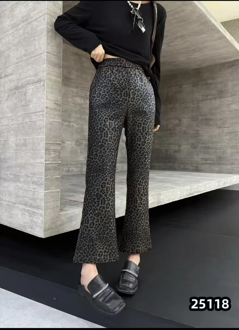 时尚微喇九分休闲百搭显瘦轻奢PU裤25118