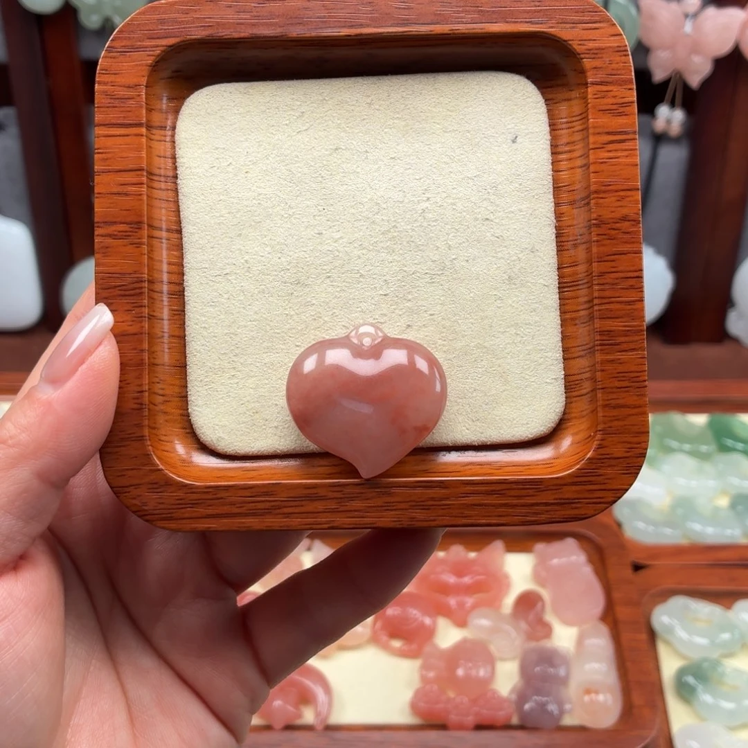 石英质玉未镶嵌颈饰