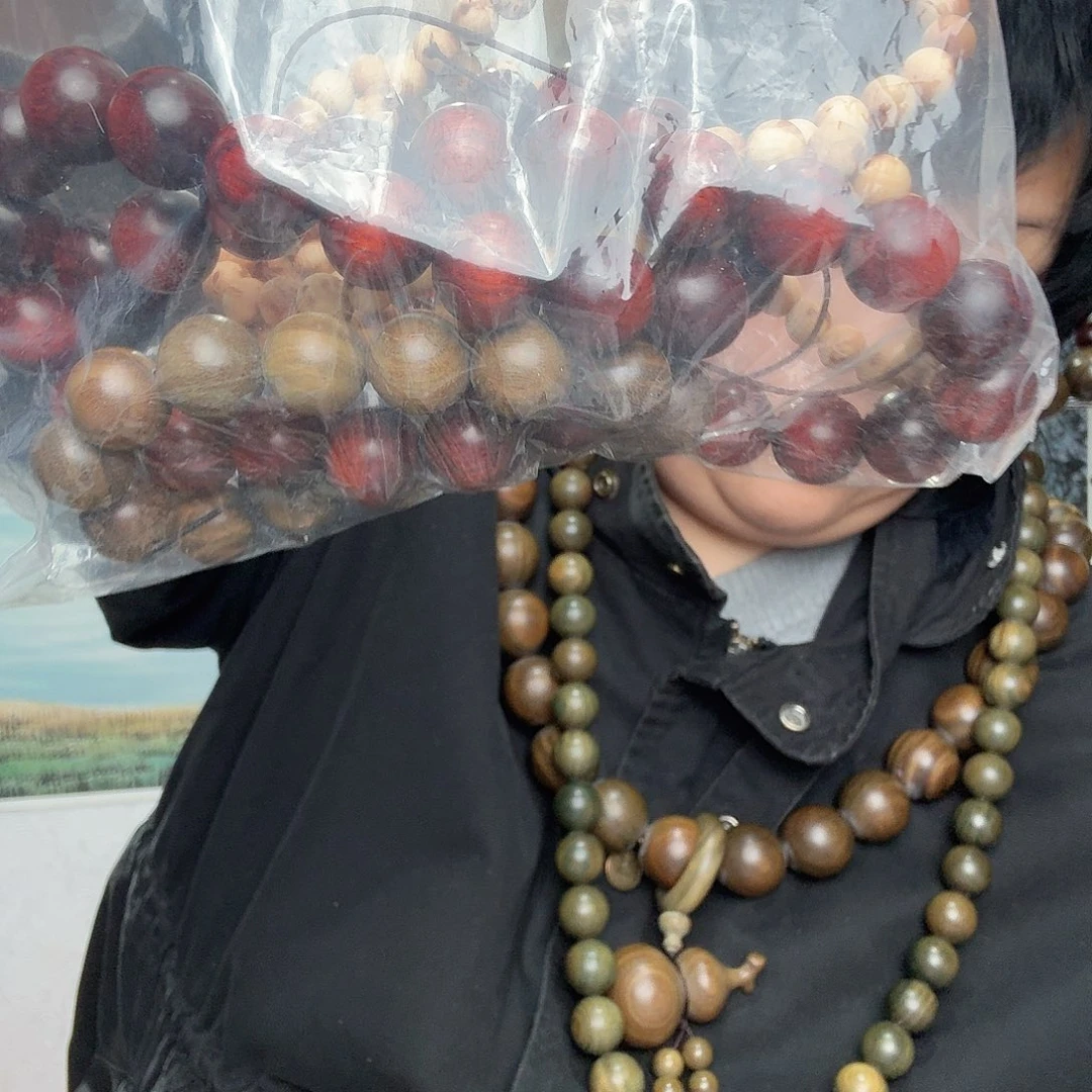 尽***点维腊木（绿檀）手串3条