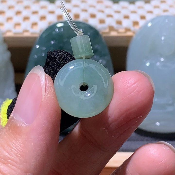 翡翠未镶嵌颈饰炸甜甜圈