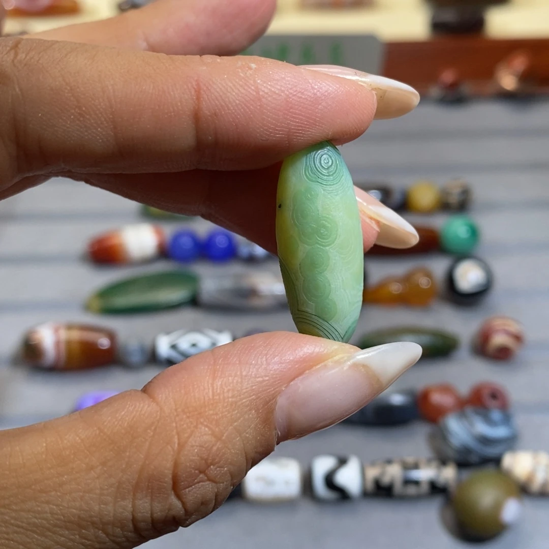 玛瑙/玉髓颈饰未镶嵌高****秃