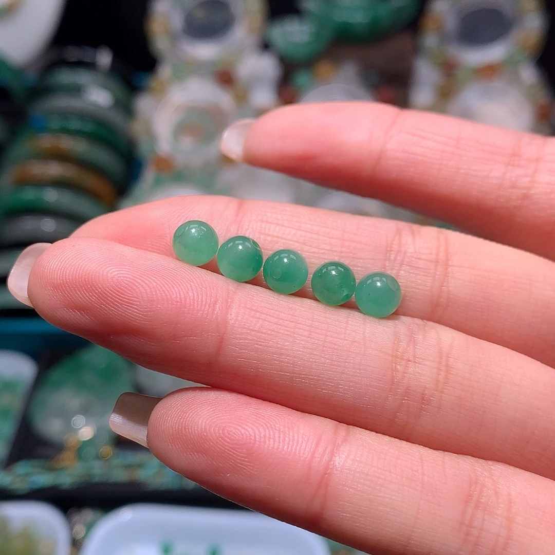 新***居石英质玉合金手链