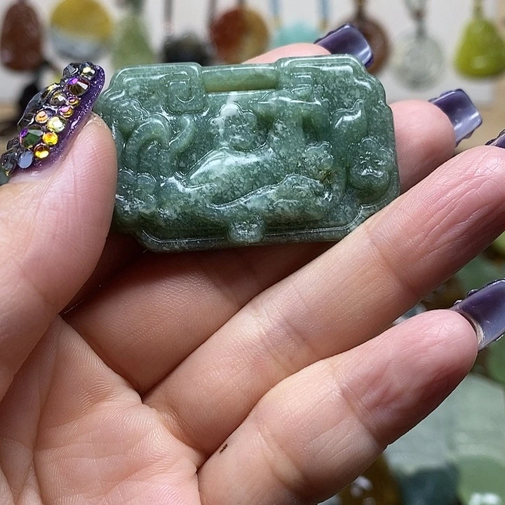 蛇纹石玉吊坠未镶嵌