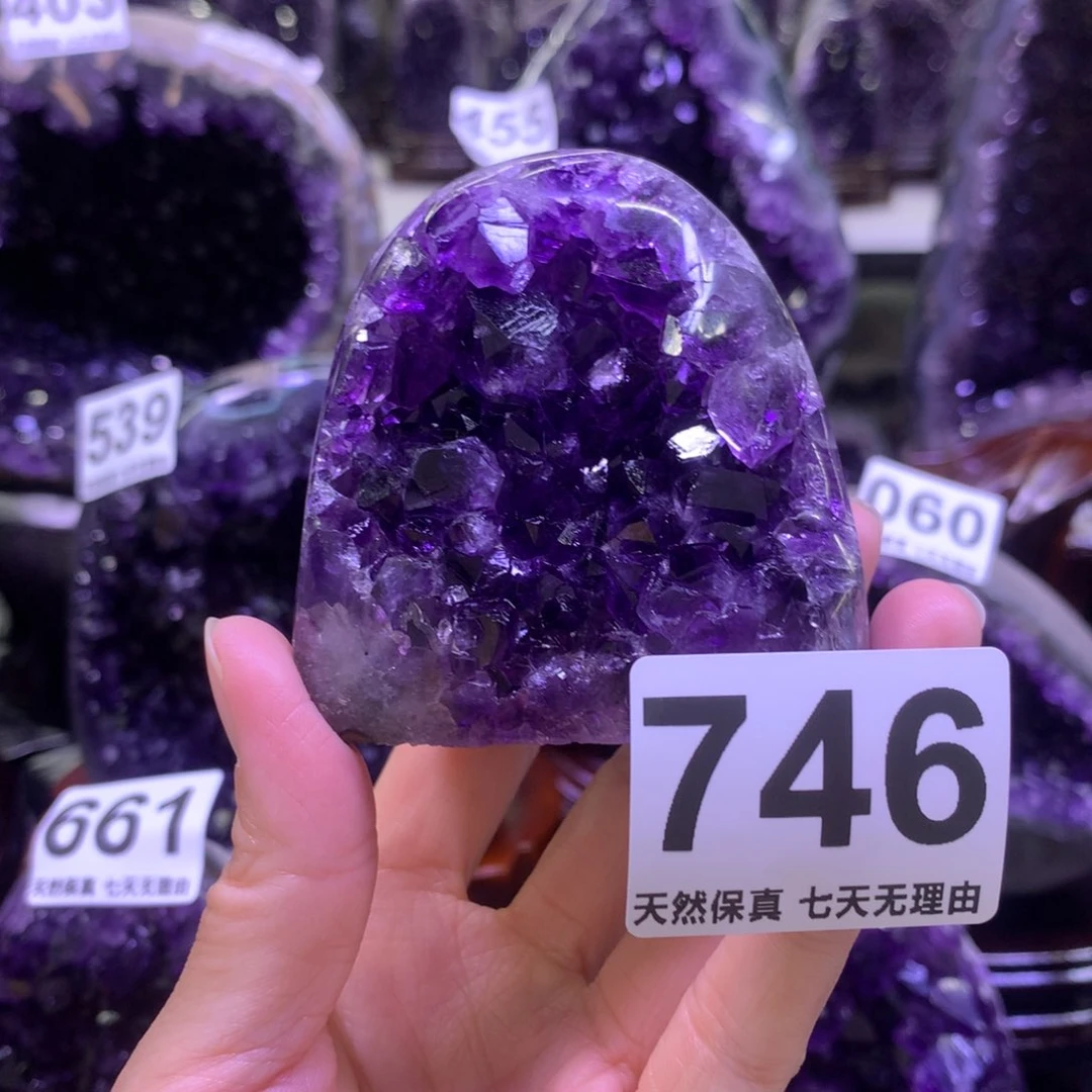 未镶嵌水晶大型摆件（非配饰）