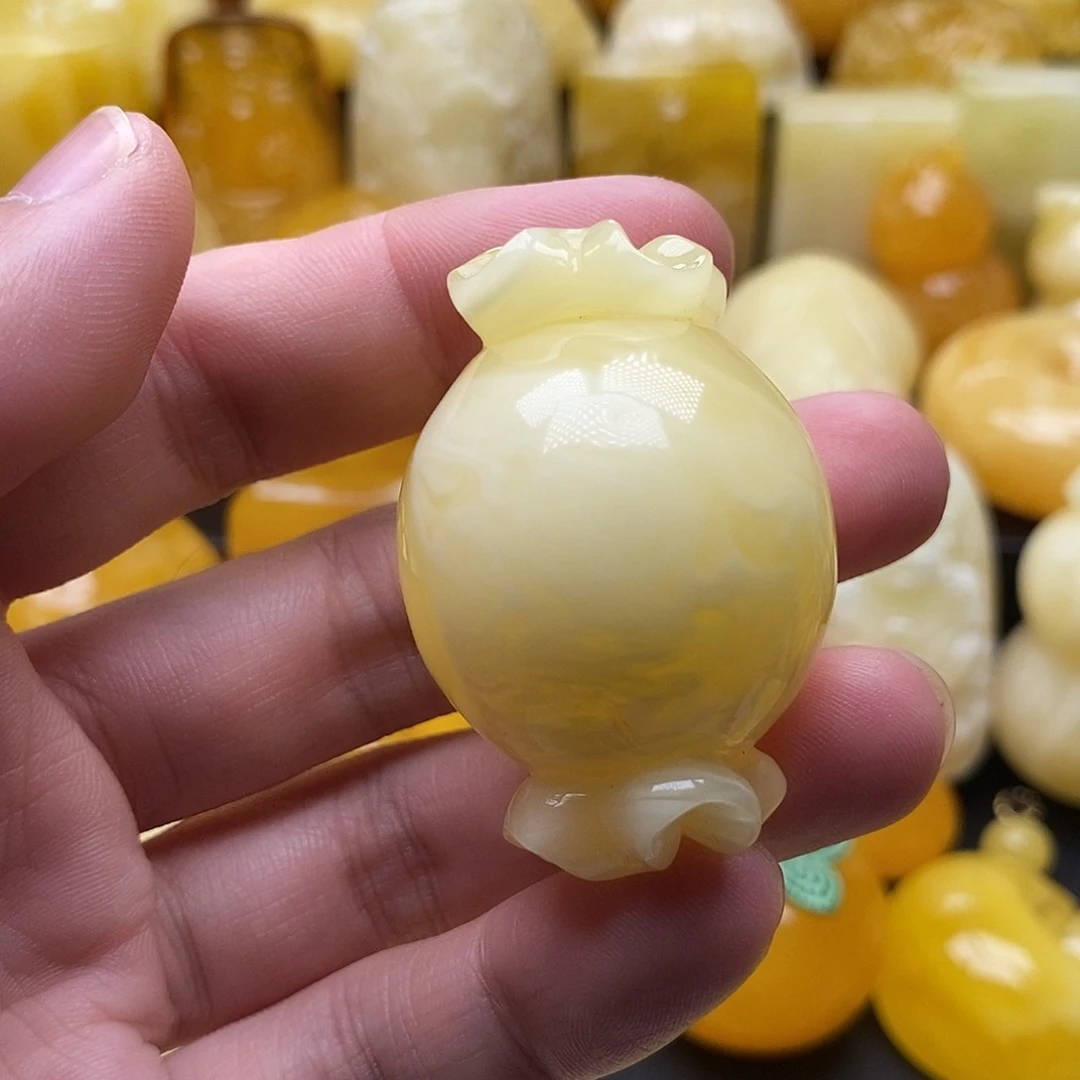 琥珀颈饰未镶嵌琥珀蜜蜡吊坠