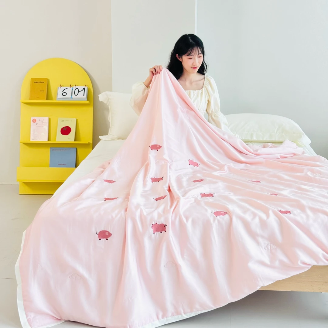 小猪的奇妙幻想夏凉被 80支LF级兰精天丝水洗刺绣凉感柔软空调被