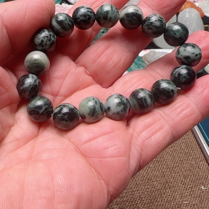 独山玉未镶嵌颈饰