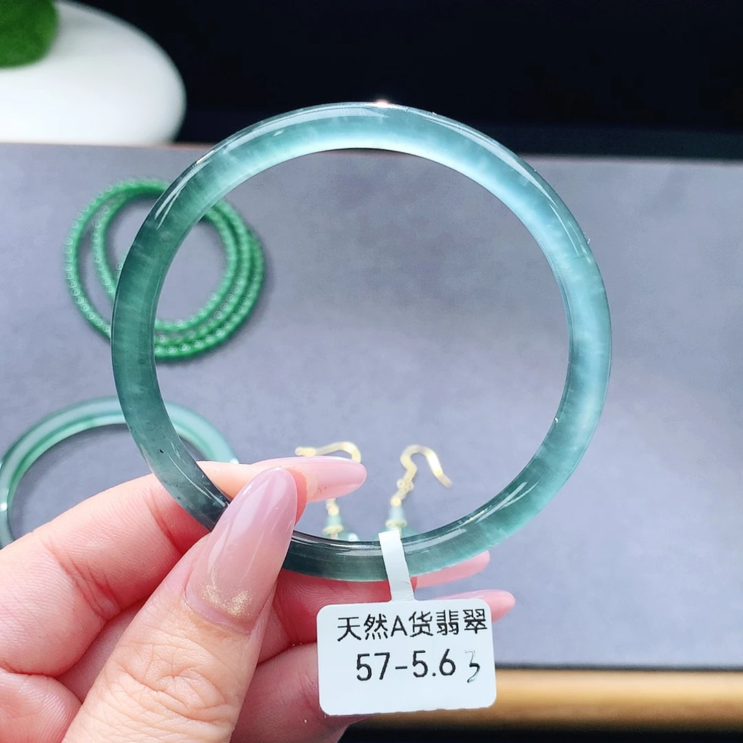 未镶嵌手镯（圆镯）翡翠