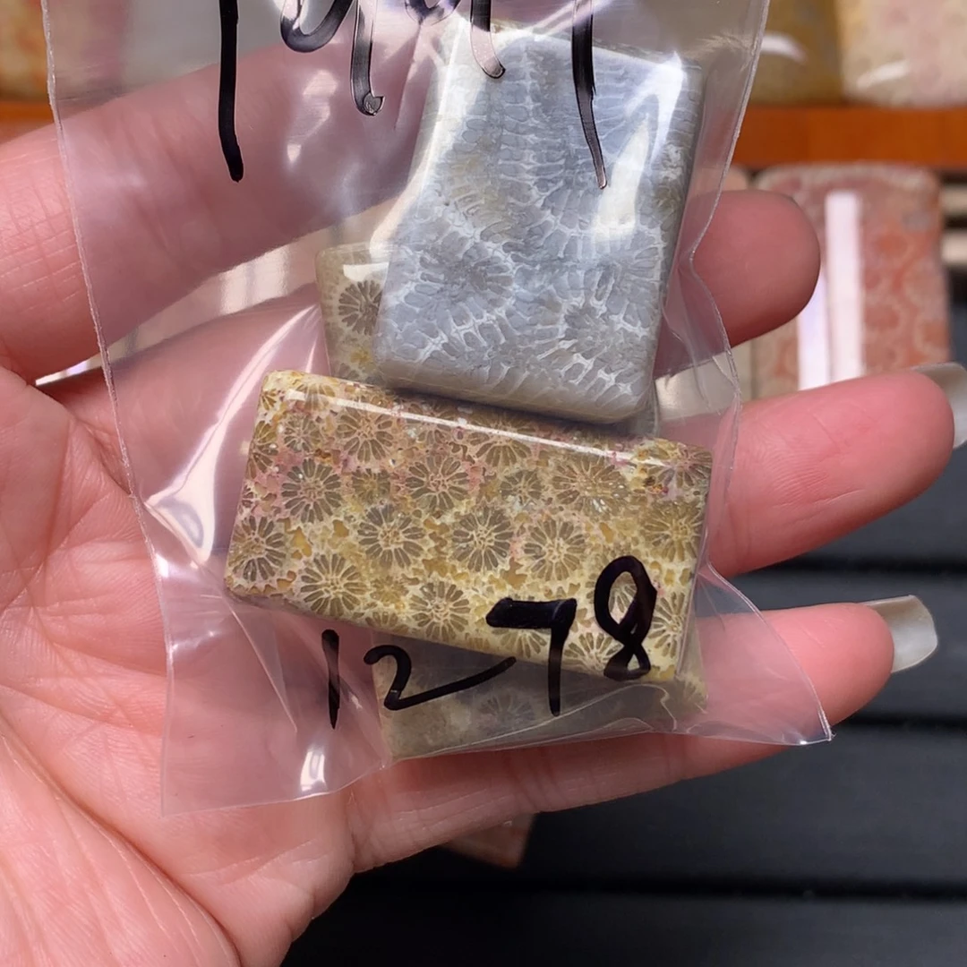 l***鞋硅化玉未镶嵌吊坠无事牌手排平安扣