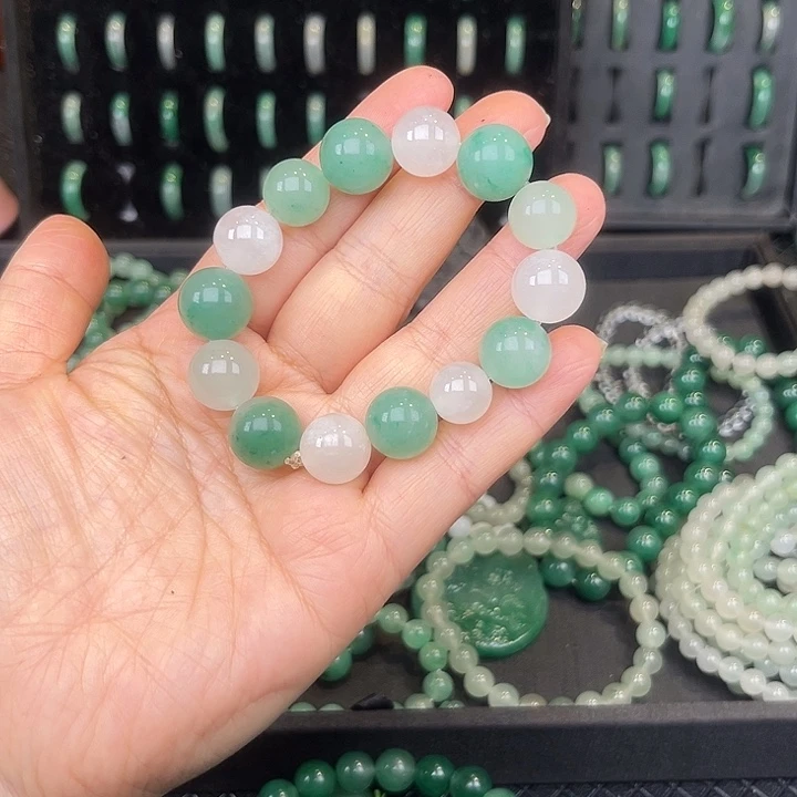 石英质玉未镶嵌颈饰