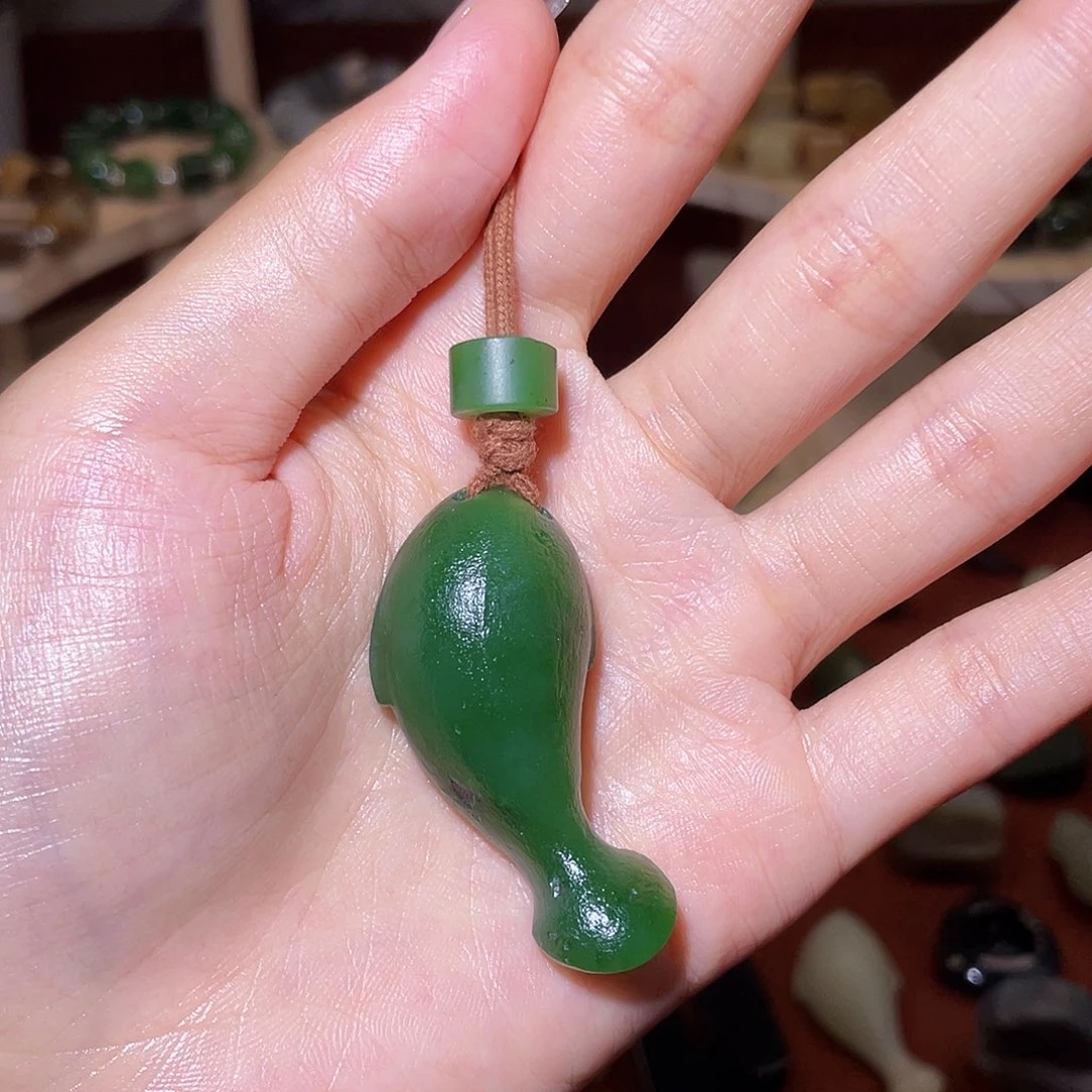 颈饰未镶嵌和田玉微**光