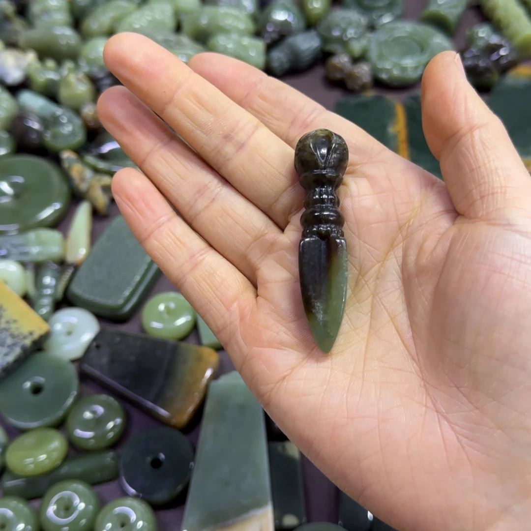 圆***体岫岩河磨玉（透闪石质玉）未镶嵌颈饰