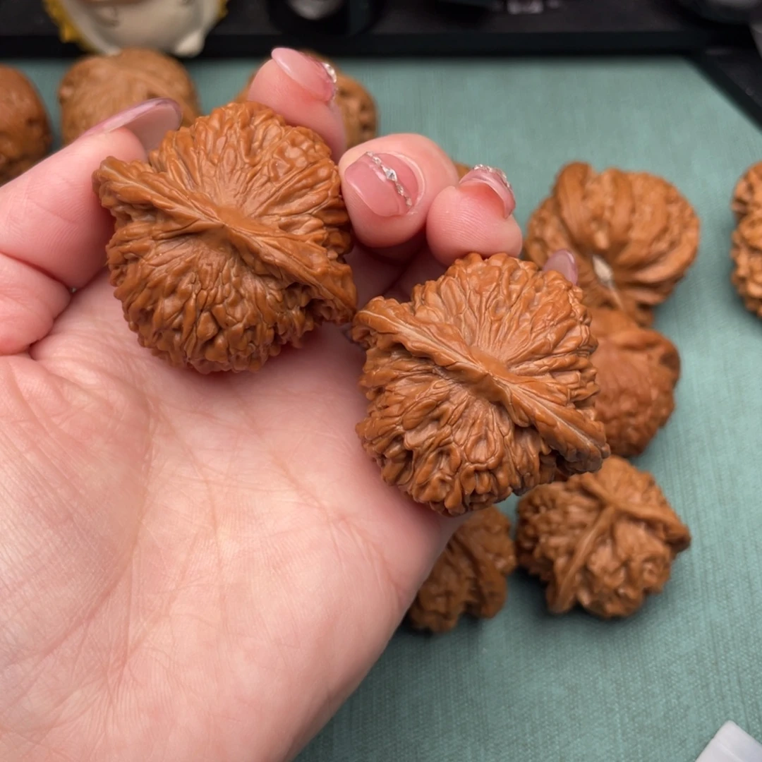 文玩核桃把件全品大红皮四座楼44