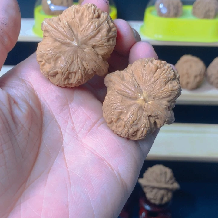 大***闪吊坠文玩核桃元宝