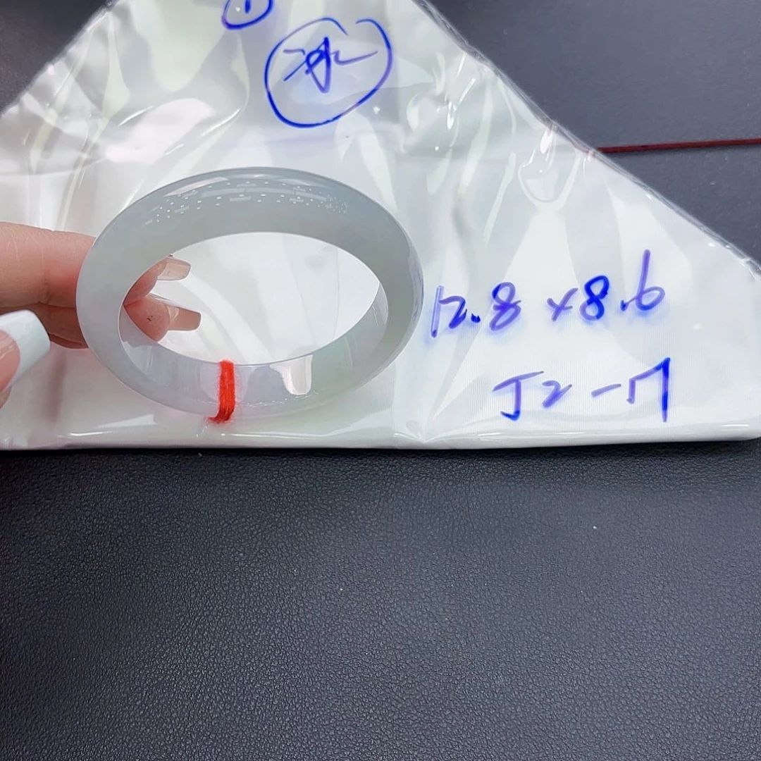 翡翠手镯未镶嵌手镯