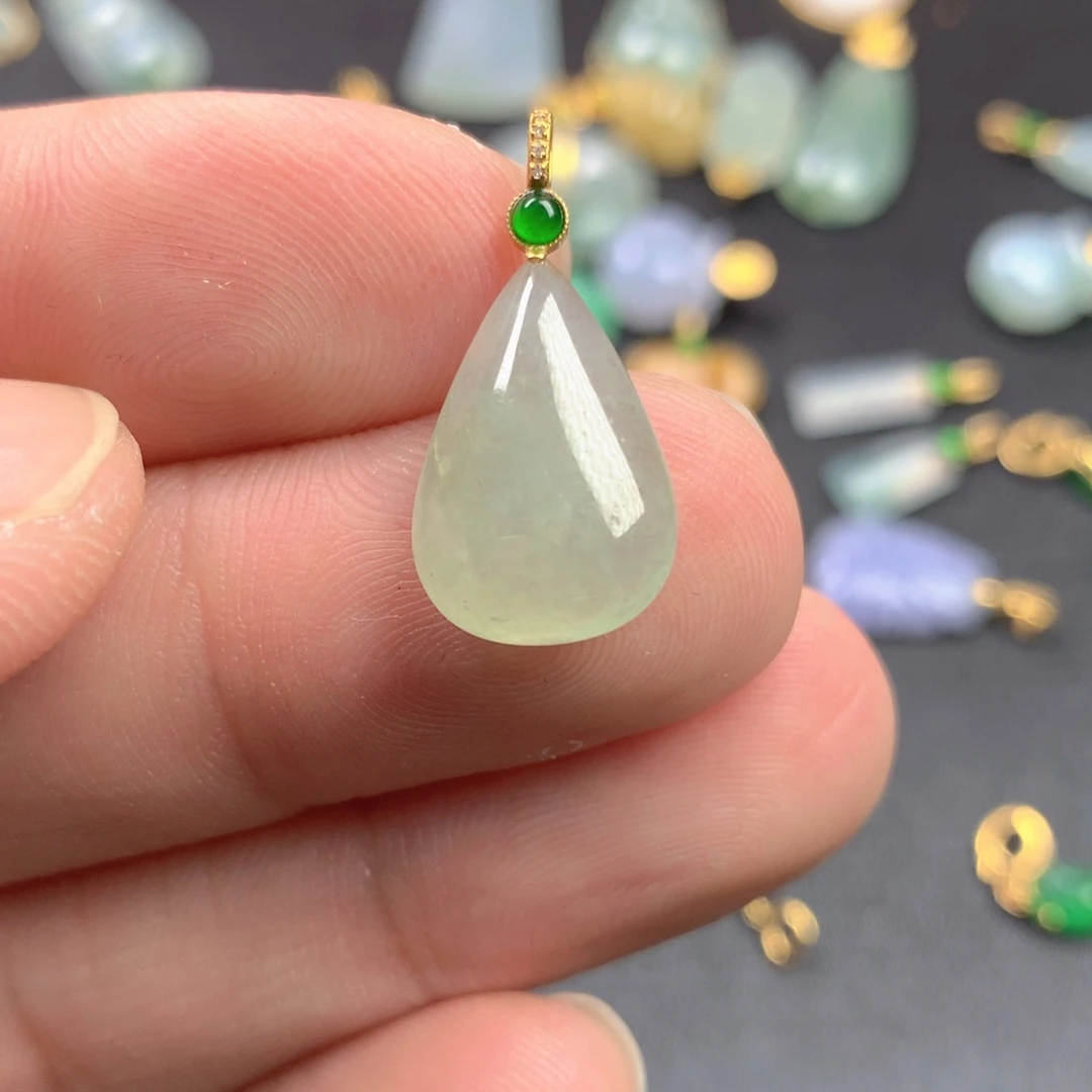 【闪购商品】颈饰18K金镶嵌翡翠翡翠