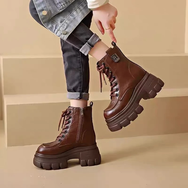 秋冬防滑拼色马丁靴黑色中筒女靴圆头系带英伦风筒靴