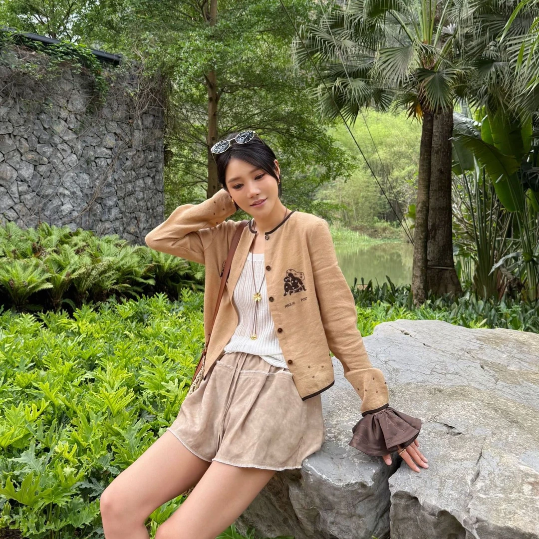 LAOWLA刺绣细节夹克