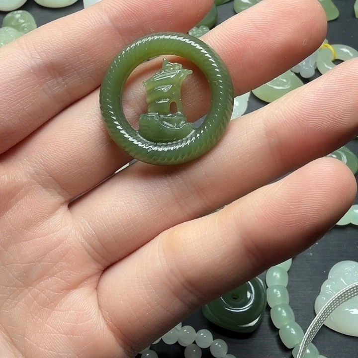 和田玉未镶嵌颈饰