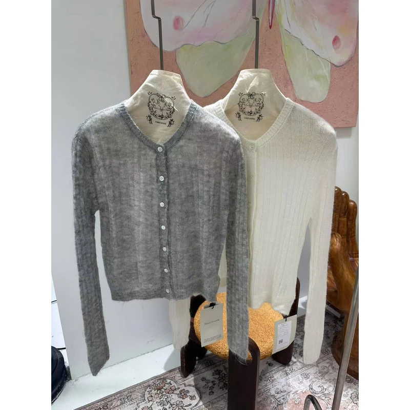 THREE GOOOD/三吉10%超幼马海毛假日从绒圆领针织开衫DZZ240017