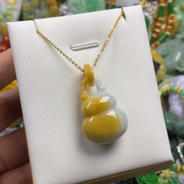 翡翠未镶嵌吊坠(赠链)