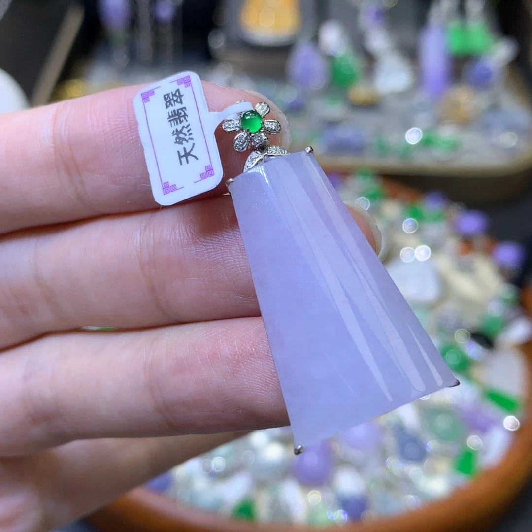 颈饰18K金镶嵌翡翠