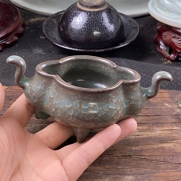 瓷片官窑的一个小琴炉
