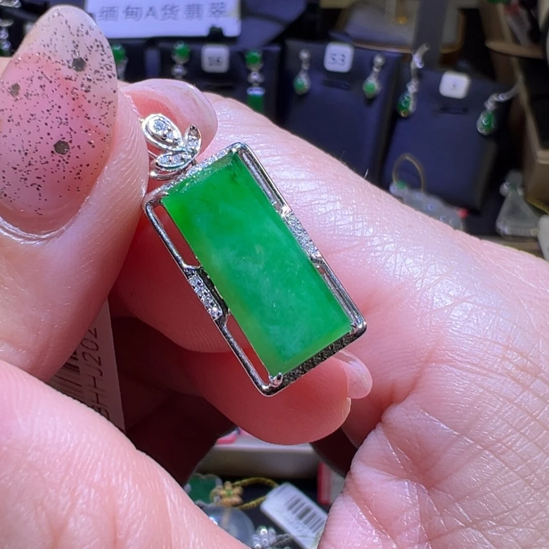 翡翠颈饰18K金镶嵌吊坠