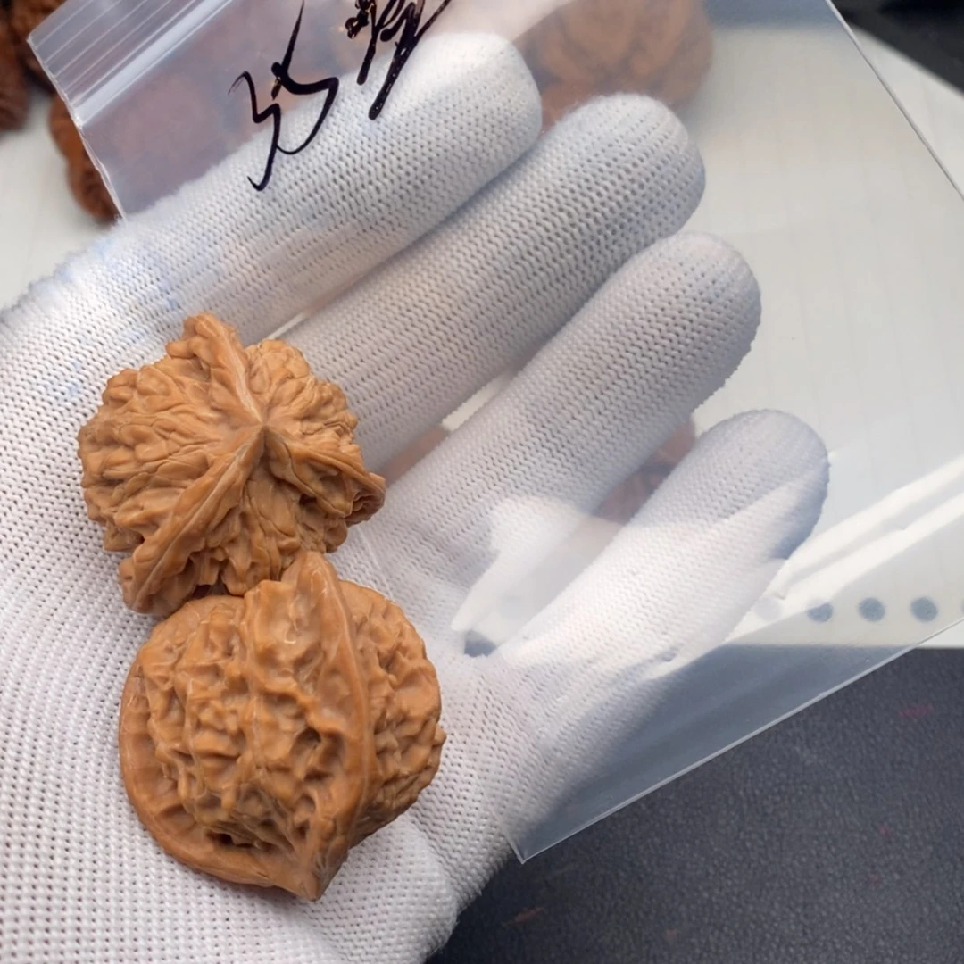 【闪购商品】文玩核桃吊坠三稜