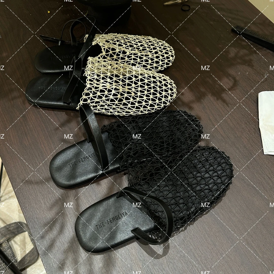 【格子家】包头后拌带镂空舒适渔网平底鞋A968