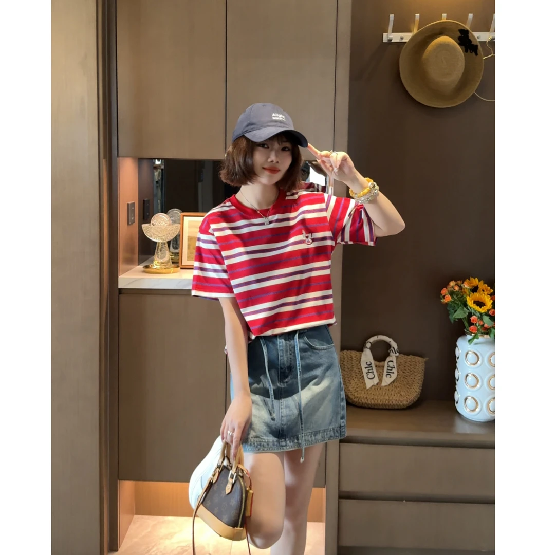 玳妮【木马红条T】夏季圆领撞色刺绣正肩短袖T恤弹力时尚重工短上衣