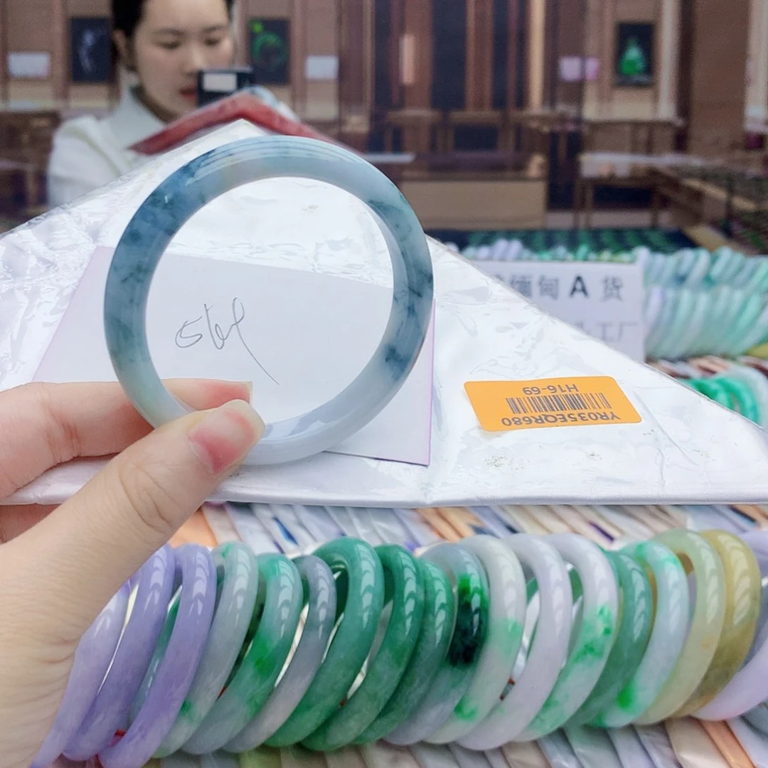 翡翠手镯未镶嵌vjghhhgjhhhgh