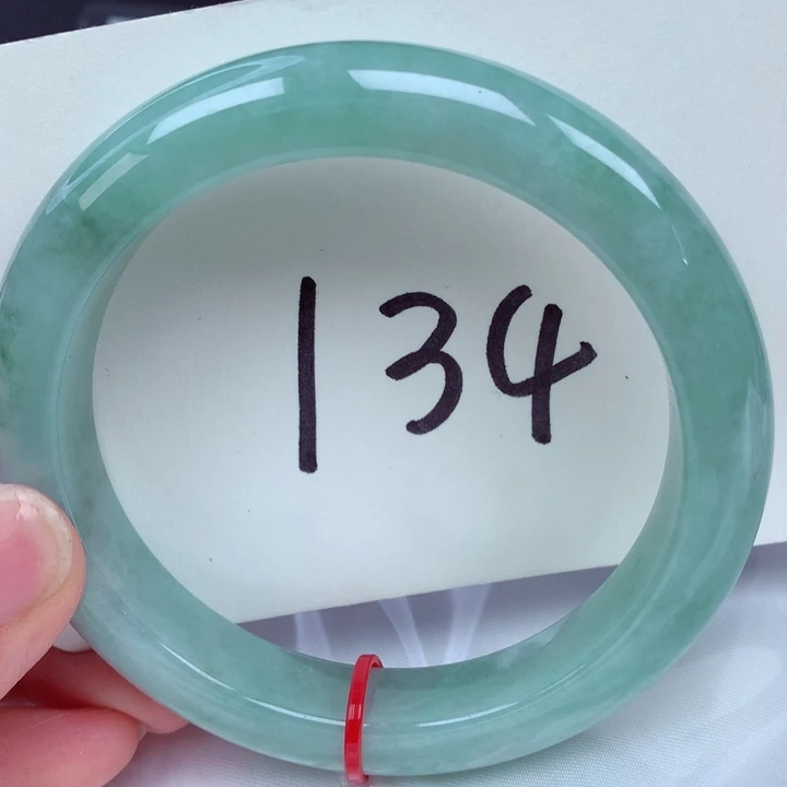 翡翠手镯未镶嵌翡翠