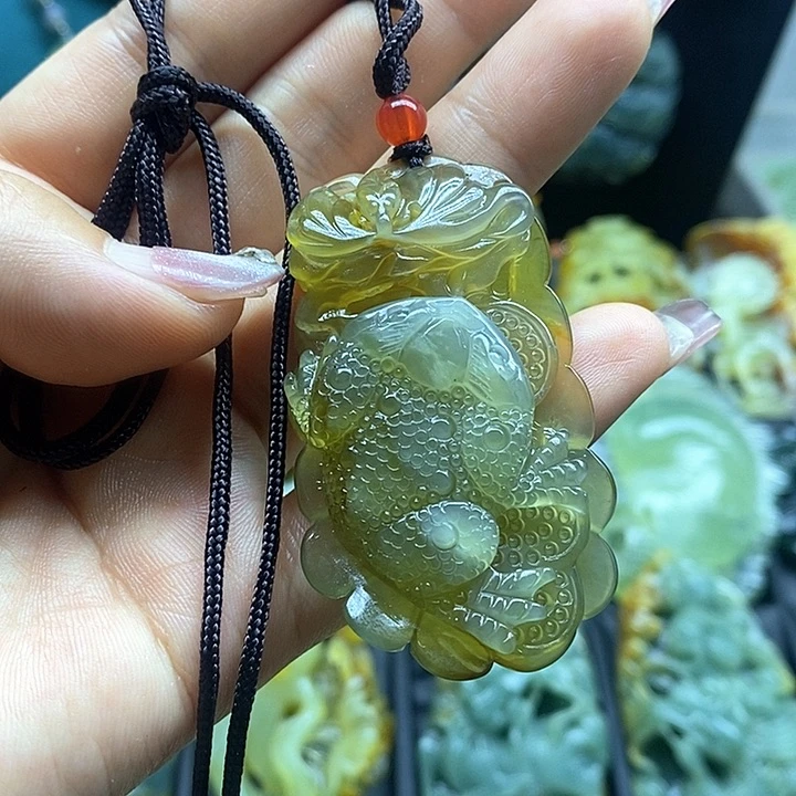 蛇纹石玉未镶嵌挂件